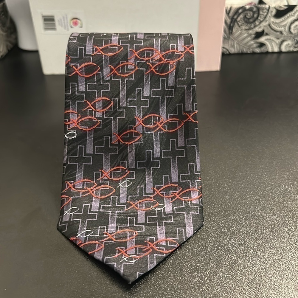 FREE MAN APPAREL NECKTIE 60” CHRISTIAN JESUS CROSS FISH EUC 100% SILK CHURCH